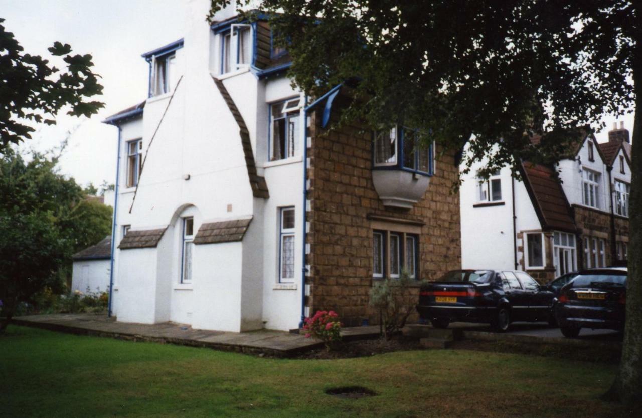 The Tops Self Catering Villa Leeds  Exterior photo